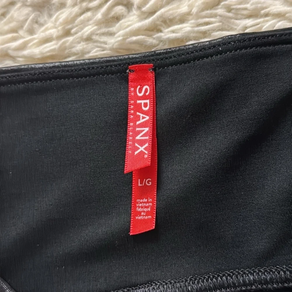 SPANXshape™ Faux Leather
Leggings size Large - Picture 9 of 13